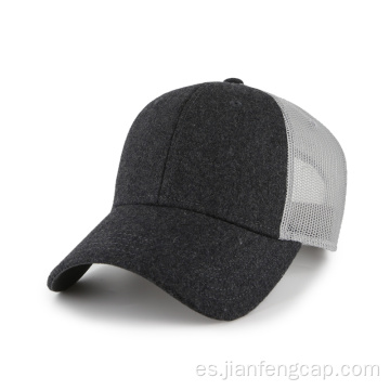 Melton y gorra de béisbol en blanco de malla